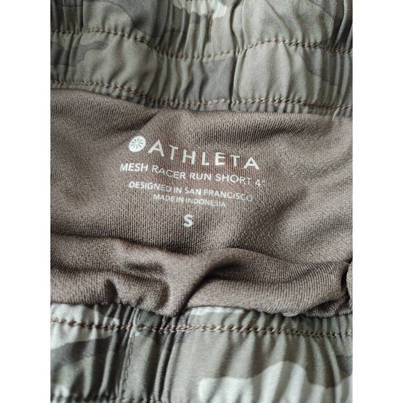 Athleta VENTED Green Camo Printed Mesh Racer Run Short 4" Women's Size Small - Picture 1 of 6